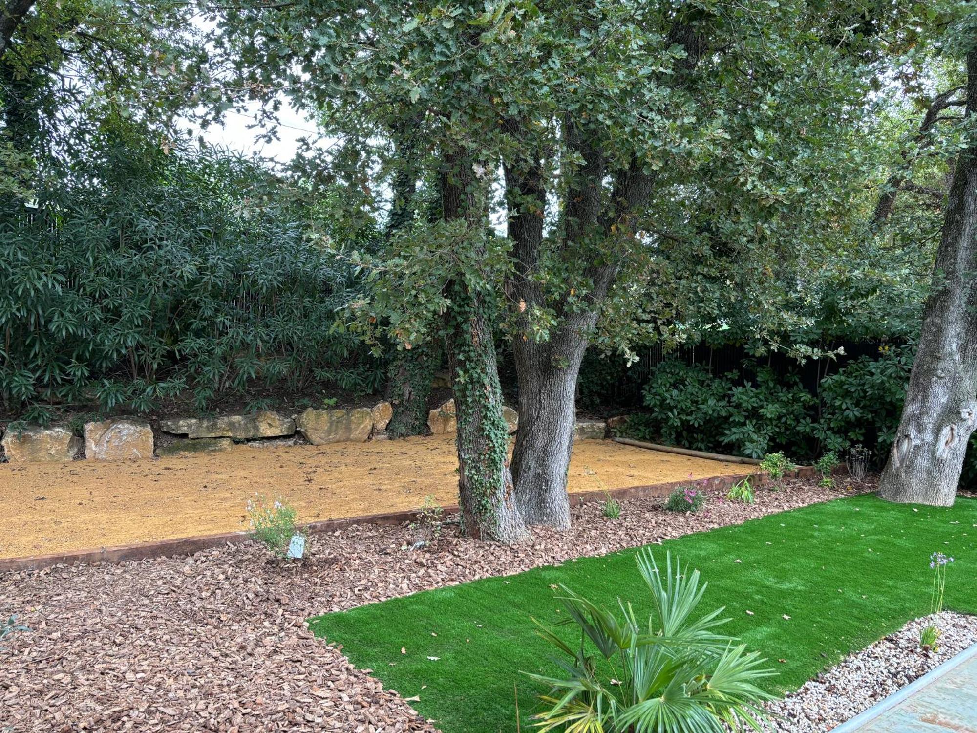 Les Jardins Du Castelas - Piscines, Jardins Et Spas Privatifs Uchaux Exterior photo