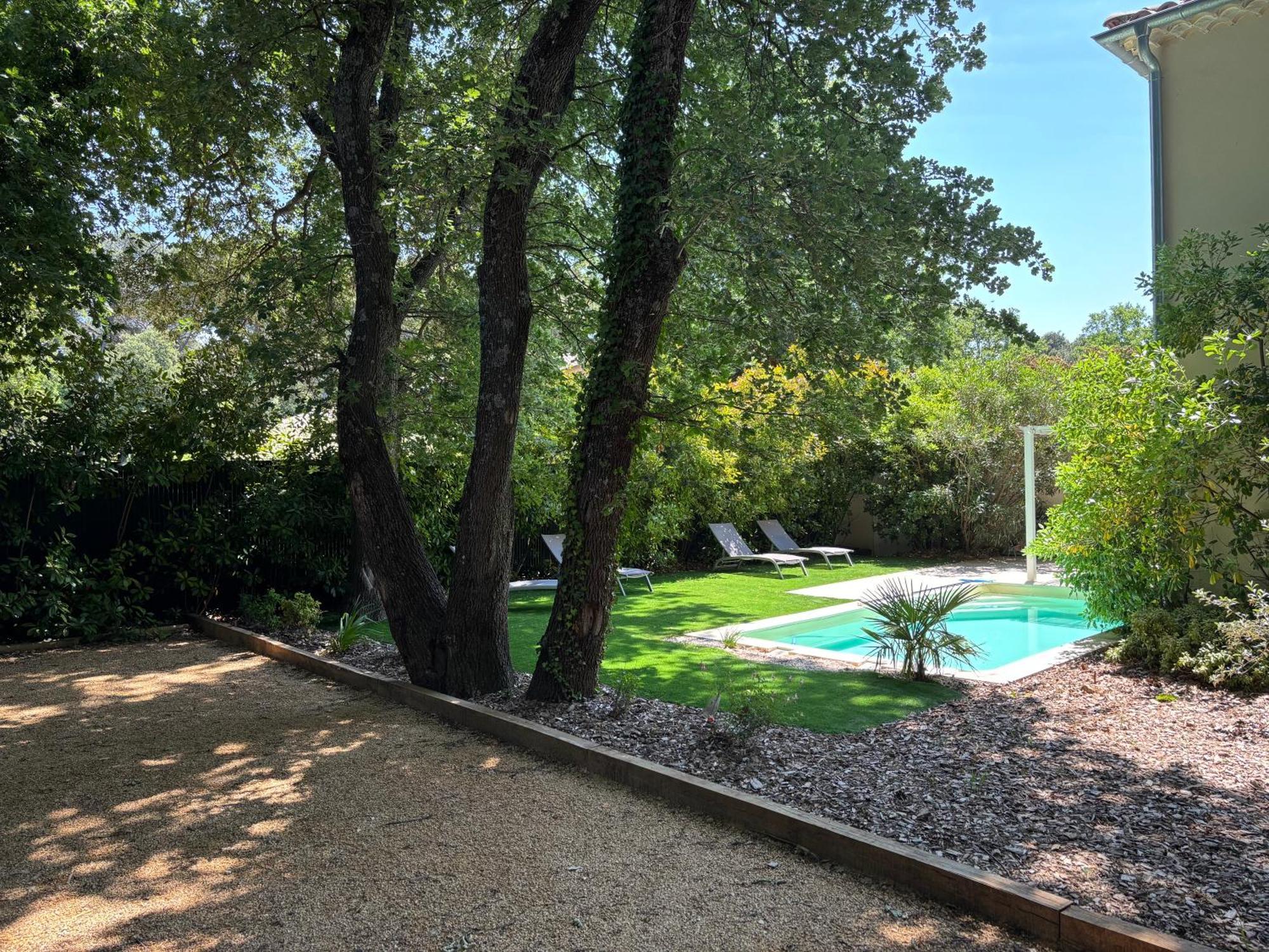 Les Jardins Du Castelas - Piscines, Jardins Et Spas Privatifs Uchaux Exterior photo