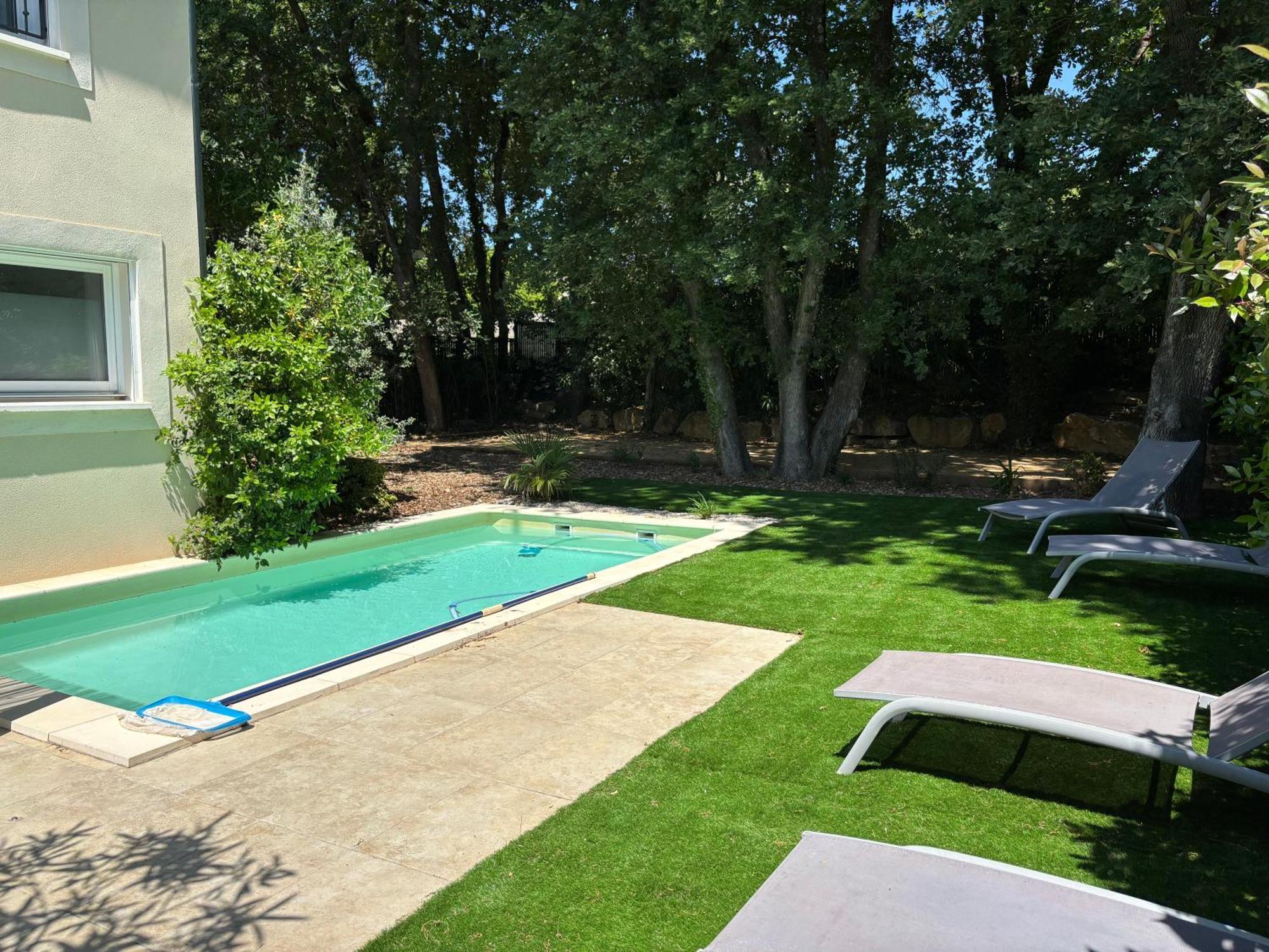 Les Jardins Du Castelas - Piscines, Jardins Et Spas Privatifs Uchaux Exterior photo